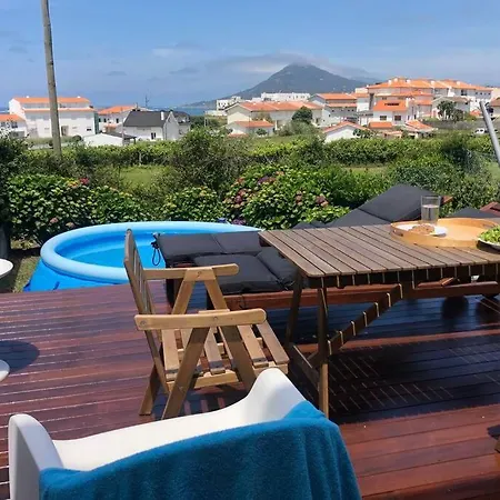 Beachhouse Architecture Awarded With Seaview Vila *